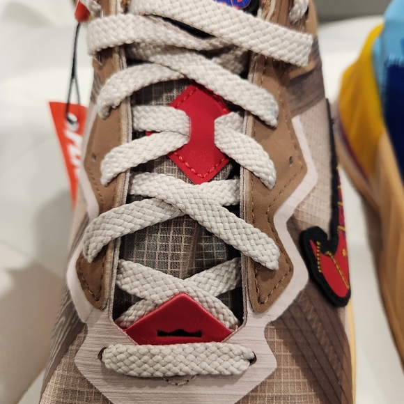 Space Jam x LeBron 18 Low EP 'Wile E. x Roadrunner - Picture 13 of 16